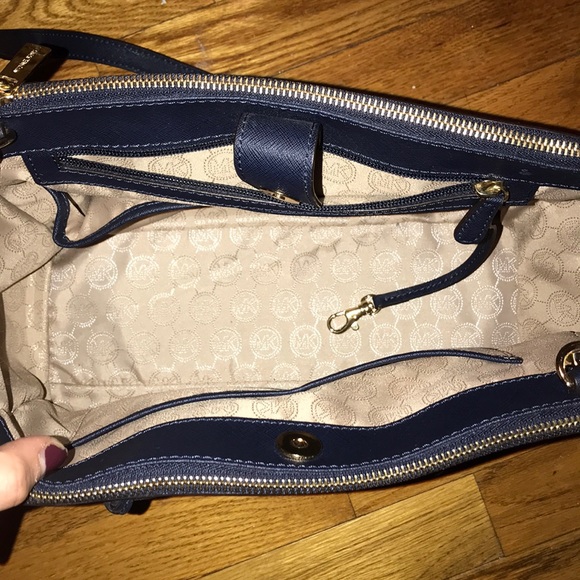 MK Large Navy Saffiano Sutton Satchel -w/ dust bag - Picture 5 of 7